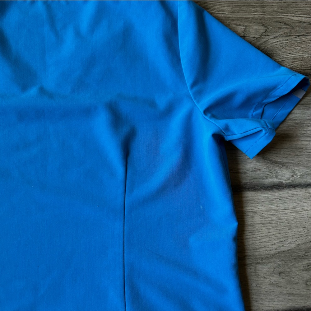 Figs Casma Three Pocket Scrub Top Capri Blue - Picture 8 of 9